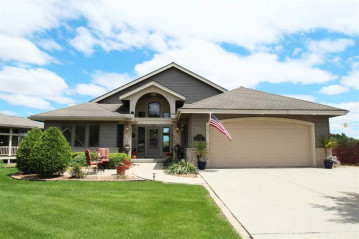 220 Bayfield Way, Lake Mills, WI 53551