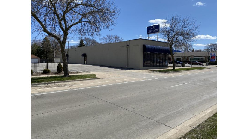 3860 S Howell Ave Milwaukee, WI 53207 by Anderson Commercial Group, LLC $679,000