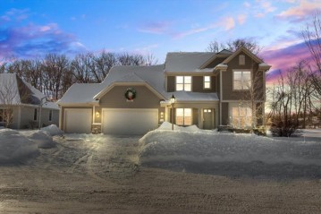 W127N10865 Coneflower Cir, Germantown, WI 53022-4452