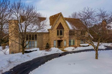 20860 Bradford Ln, Brookfield, WI 53045-1707