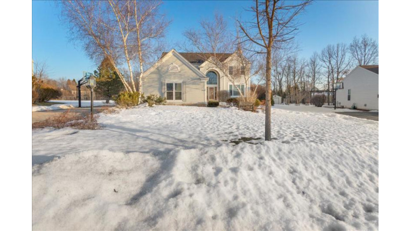 4633 W Sharon Ln Franklin, WI 53132 by Shorewest Realtors $440,000