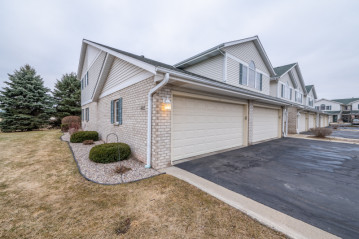 602 Shepherds Dr 2, West Bend, WI 53090-8403