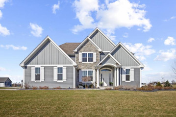 W279N8778 Twin Pine Cir, Lisbon, WI 53029-8593