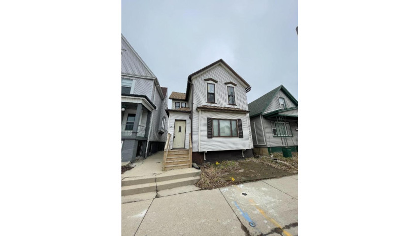 2411 S Kinnickinnic Ave Milwaukee, WI 53207 by Rockmor Realtors, LLC $298,900