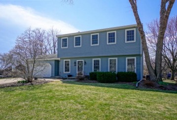 913 Country Ln, Watertown, WI 53098-1220