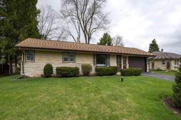 7085 N Park View Dr, Lannon, WI 53046-5304