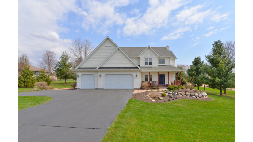 7201 286th Ave Salem Lakes, WI 53168 by Shorewest Realtors $489,000