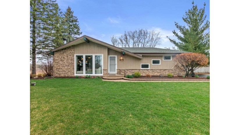 N56W18382 Evergreen Ln Menomonee Falls, WI 53051 by First Weber Inc - Delafield $349,000