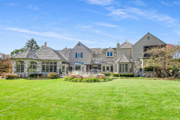 5206 W River Trail Ct, Mequon, WI 53092