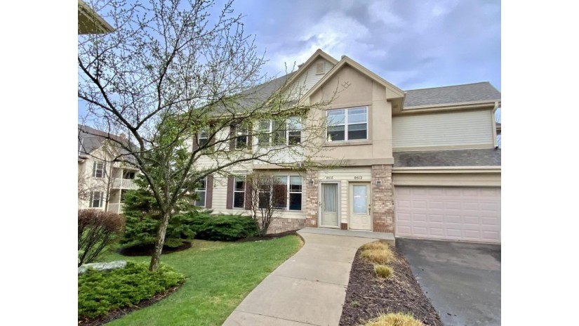8613 S Deerwood Ln 28 Franklin, WI 53132 by Lake Country Flat Fee $289,900