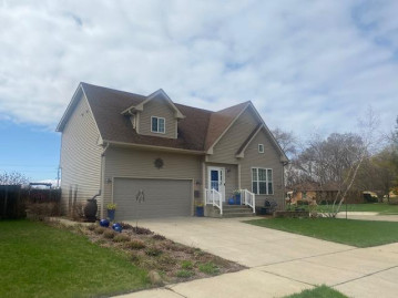 5231 Lindermann Ave, Racine, WI 53406-4234