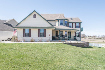 15 Rushmore Ln, Hartford, WI 53027-8638