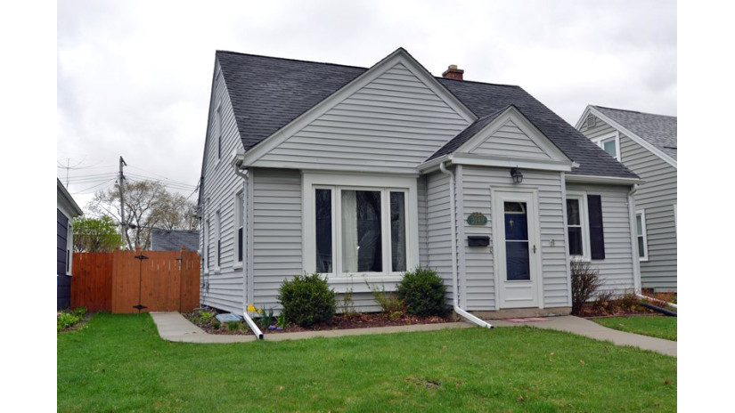 3149 N 90th St Milwaukee, WI 53222 by Shorewest Realtors $174,800