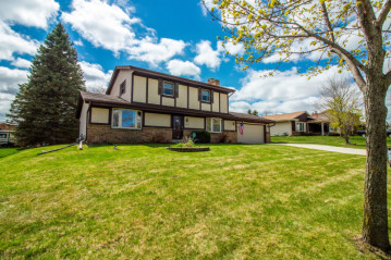 3343 W Southwood Dr, Franklin, WI 53132-9142