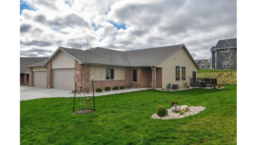 240 Heritage Dr Fort Atkinson, WI 53538 by Shorewest Realtors $334,900