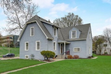 656 N 99th St, Wauwatosa, WI 53226-4312