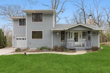 4031 Cardinal Ln, Delavan, WI 53115-3241