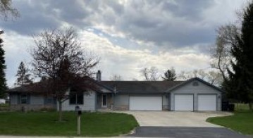 S88W22535 Willow Ct, Big Bend, WI 53103