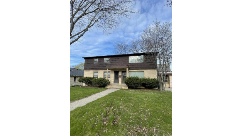 4408 S Lake Dr 4410 Cudahy, WI 53110 by Closing Time Realty, LLC $309,000