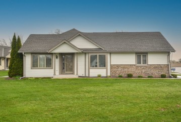 N161W18898 Jared Dr 252, Jackson, WI 53037-8924