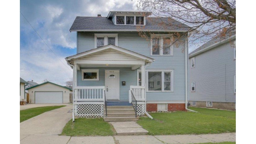 6613 18th Ave Kenosha, WI 53143 by RE/MAX ELITE $125,000