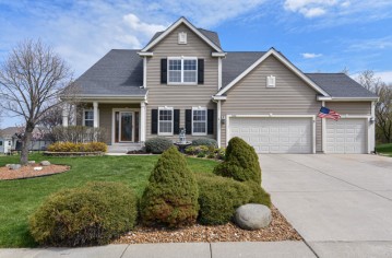 1354 Cider Cir, Mukwonago, WI 53149-1935