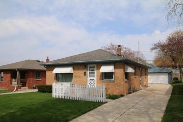 2474 S 94th St, West Allis, WI 53227-2332