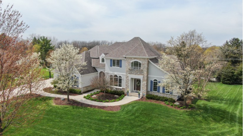 W239N7647 Sun Valley Ct Sussex, WI 53089 by Shorewest Realtors $789,900