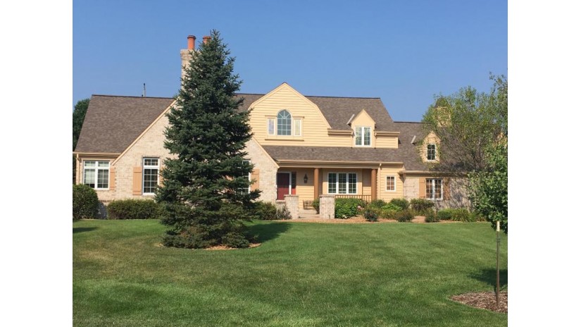 8455 S Fountain Ct Franklin, WI 53132 by The Schoenleber Group, LLC $695,900