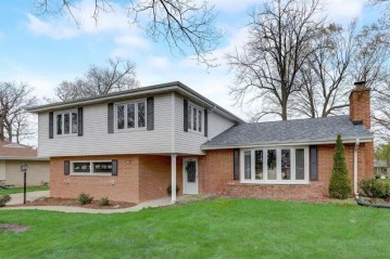 4504 N 110th St, Wauwatosa, WI 53225