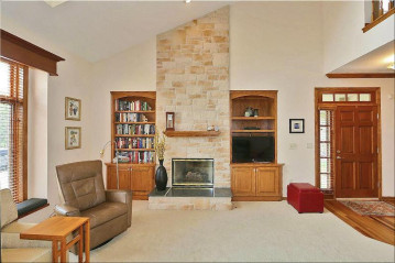 3414 Turnberry Oak Dr, Waukesha, WI 53188-3919