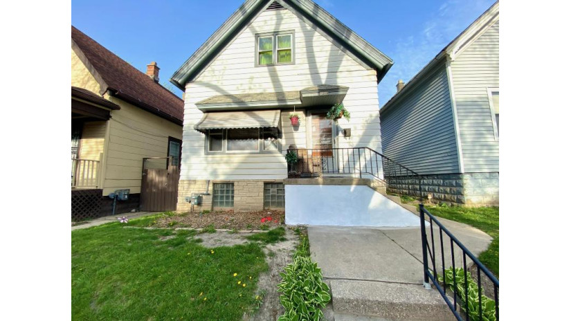 1210 S 18th St Milwaukee, WI 53204 by Vineyard Real Estate, LLC $87,900