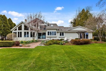 12220 N Lake Shore Dr, Mequon, WI 53092-3353