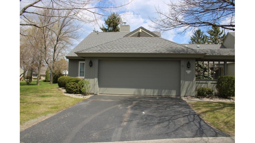 10118 N Lee Ct Mequon, WI 53092 by Landmark Realty, LLC $319,900