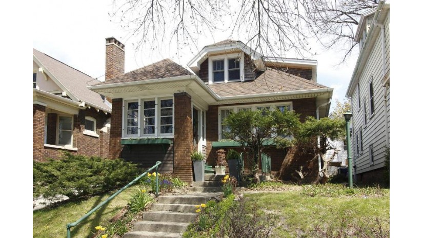 2662 N Palmer St Milwaukee, WI 53212 by Riverwest Realty Milwaukee $189,000