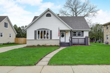 241 Clinton St, Kewaskum, WI 53040