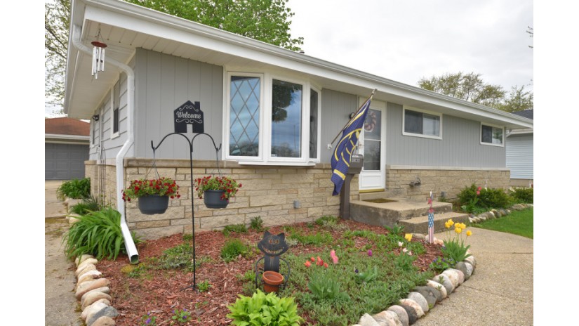 10405 W Silver Spring Dr Milwaukee, WI 53225 by Shorewest Realtors $160,000