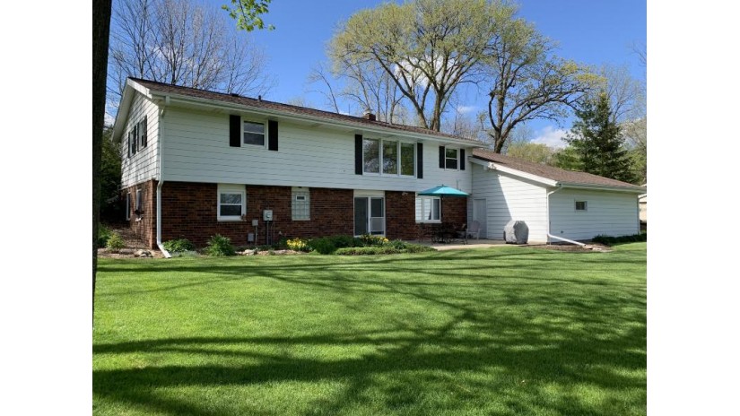 S41W27017 Oak Grove Ln Waukesha, WI 53189 by RE/MAX Realty Pros~Brookfield $399,900