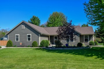 405 Larkin St, Eagle, WI 53119-2243