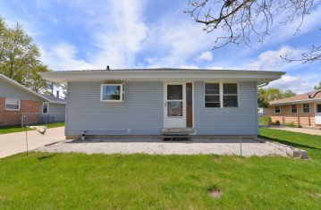 3432 S Kennedy Dr, Sturtevant, WI 53177-2817