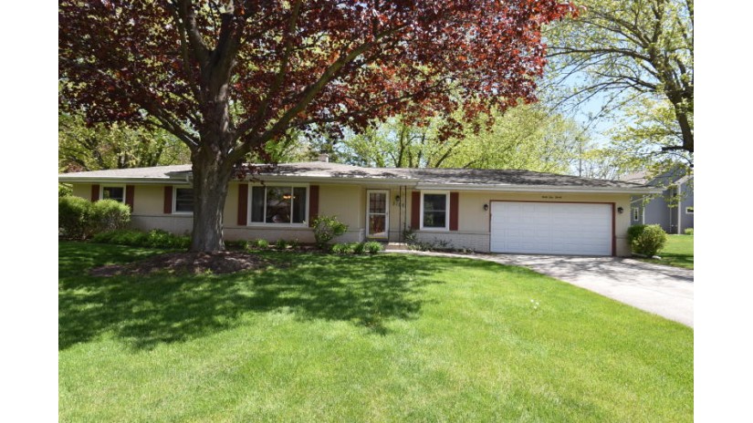 3120 Marti Ln Brookfield, WI 53045 by Shorewest Realtors $339,900