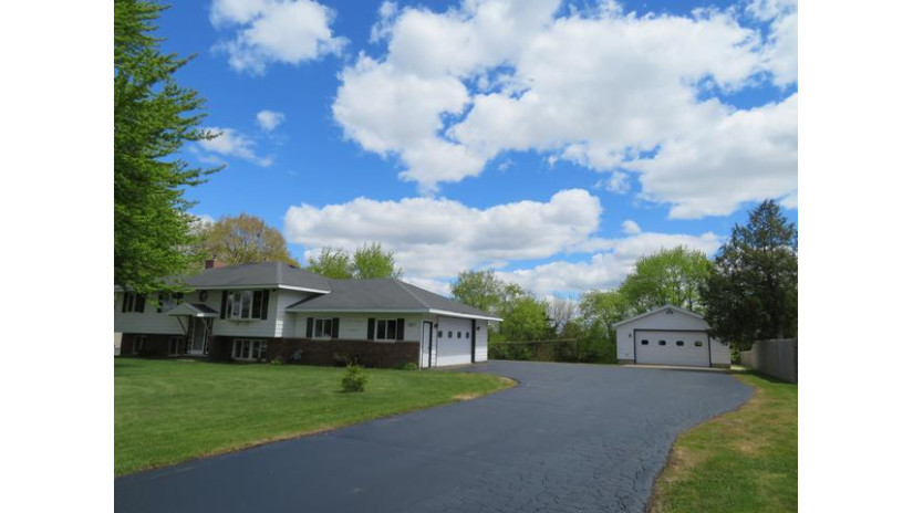 6607 368th Ave Wheatland, WI 53105 by Bear Realty, Inc $359,900