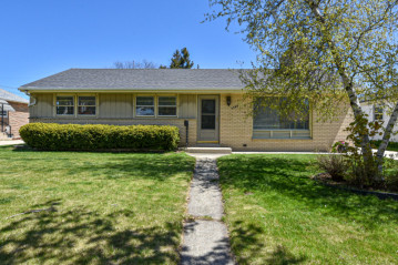 5580 S Kirkwood Ave, Cudahy, WI 53110-2333