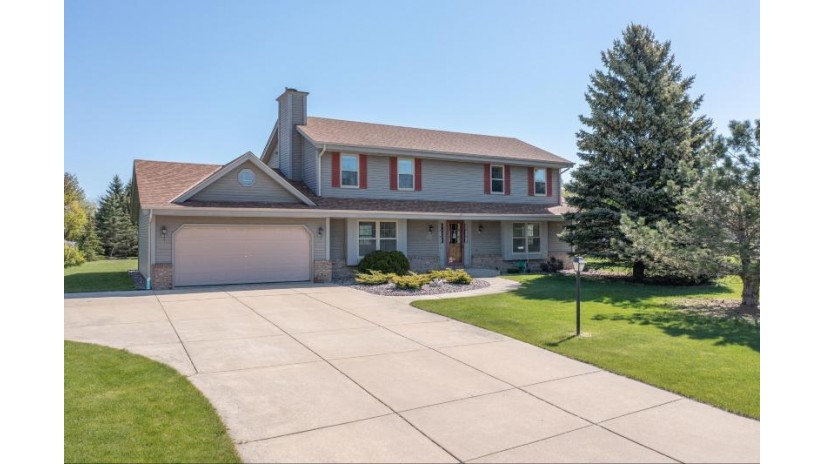 W146N10636 Heritage Pkwy Germantown, WI 53022 by Nilsen Realty $389,900