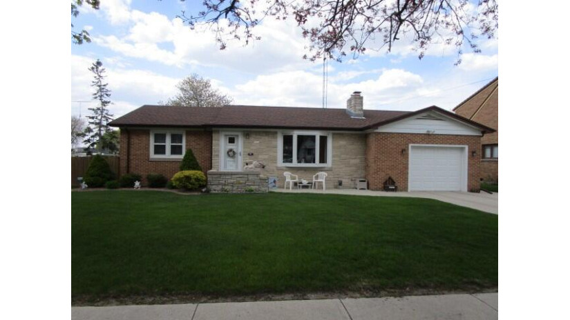 1414 S 22nd St Manitowoc, WI 54220 by Coldwell Banker Real Estate Group~Manitowoc $149,900