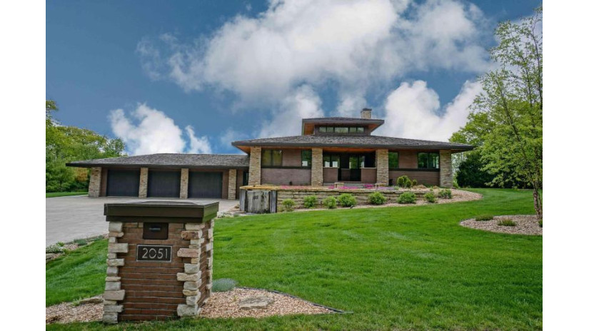 2051 Hillside Dr Delafield, WI 53018 by Lake Country Flat Fee $1,399,000