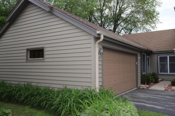 249 W Oak St 12, Grafton, WI 53024-2510