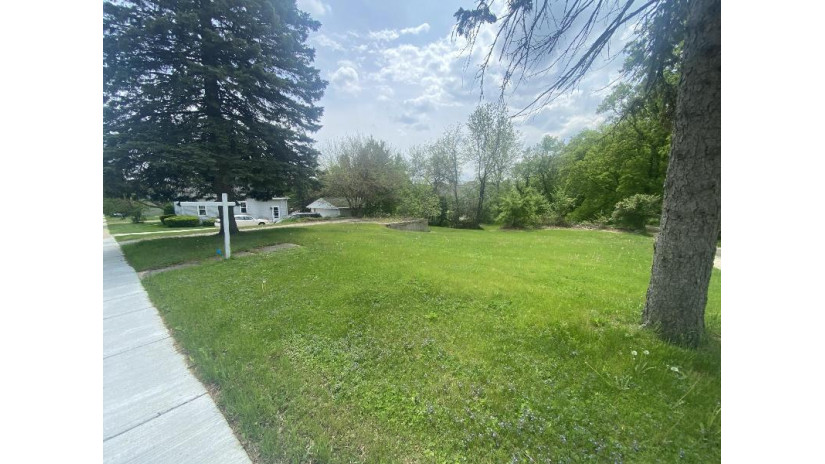 N63W24103 Main St Sussex, WI 53089 by Point Real Estate $75,000