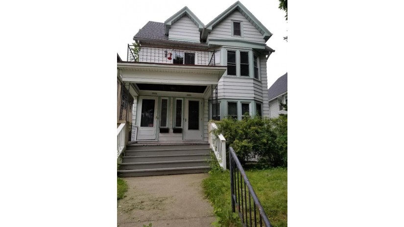 2906 N Maryland Ave Milwaukee, WI 53211 by  - (414) 935-4500 $1,300