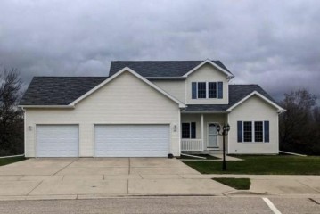 604 Waters Edge Dr, Whitewater, WI 53190